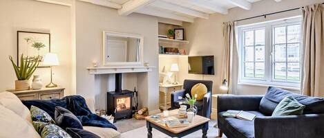 TV, fireplace
