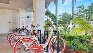 AMENITIES - Modern Studio Retreat | Beach Access | Pool & Gym (Hallandale Beach)