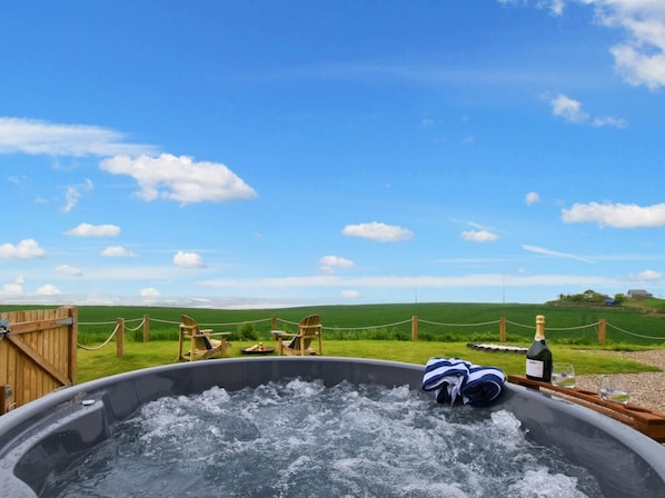 Outdoor spa tub - 3 Bed in Arbroath (oc-90784) (Inverkeilor)