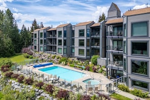Pool - Million dollar views. (Whistler)