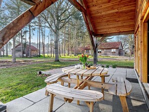Outdoor dining - 3 Bed in King's Lynn (oc-91281) (North Runcton)