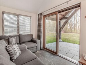 TV - 3 Bed in King's Lynn (oc-91283) (North Runcton)