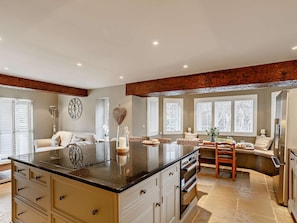 Interior - 5 Bed in Leeds (oc-91355) (Sherburn in Elmet)
