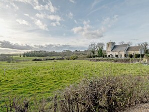 A rural landscape with a church and open fields. - 3 Bed in Spilsby (oc-91142) (Skendleby)