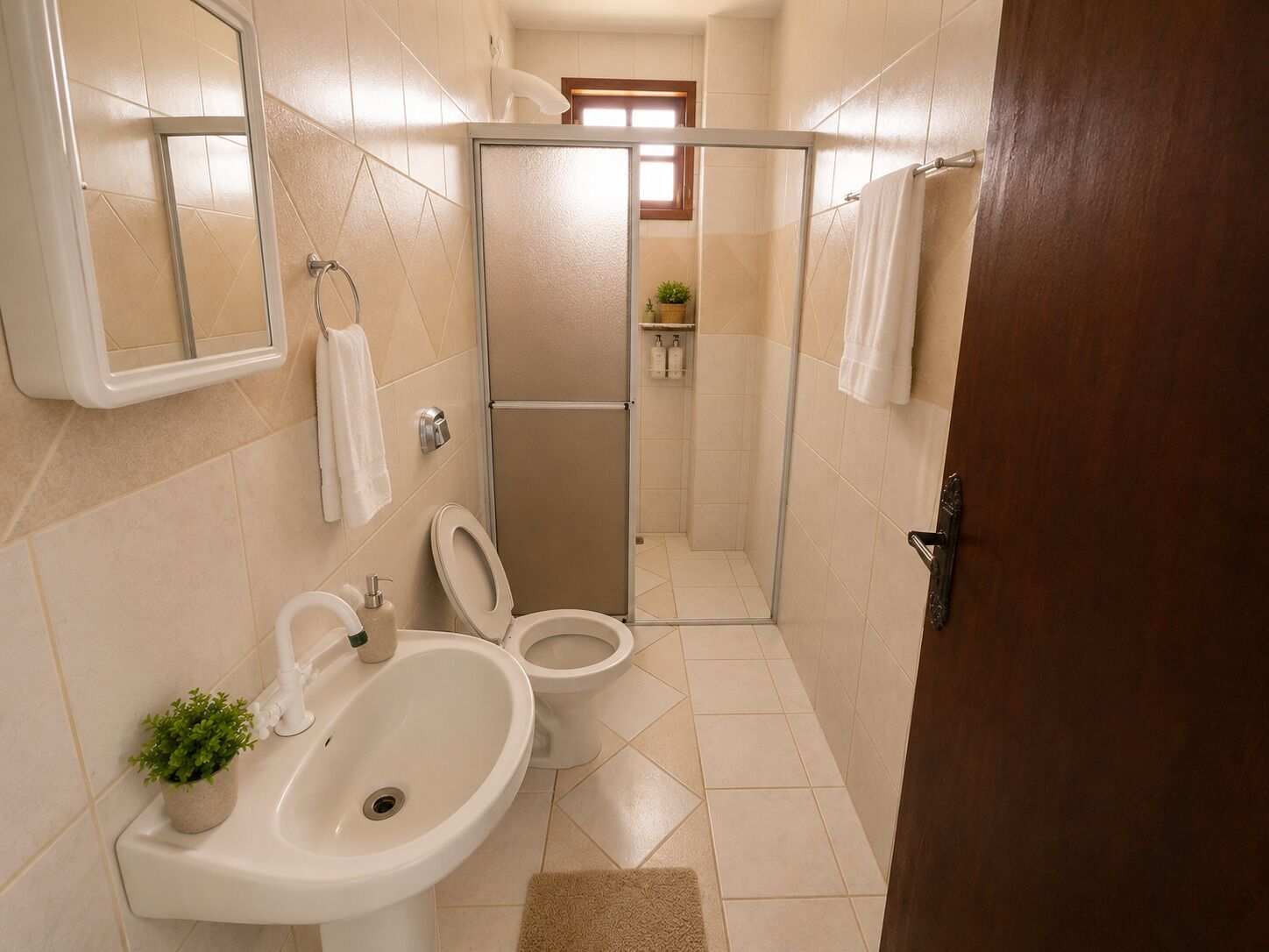Apartamento, 1 quarto | Banheiro | Chuveiro, toalhas de banho, sabonete, shampoo