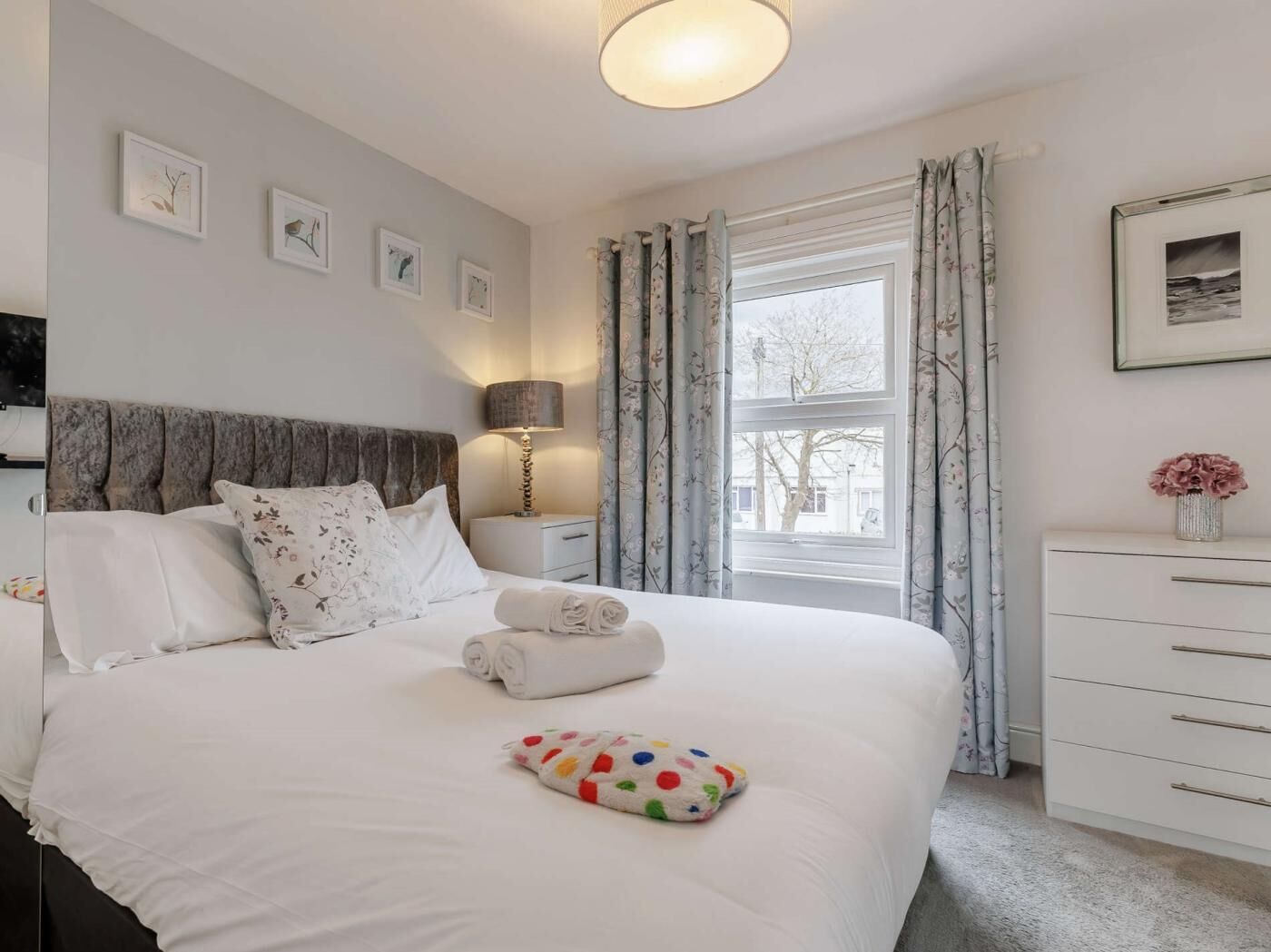 5 bedrooms, free WiFi, bed sheets