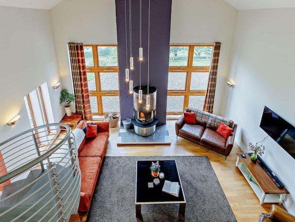 TV, fireplace - 5 Bed in Blairgowrie (oc-91394) (Spittal of Glenshee)