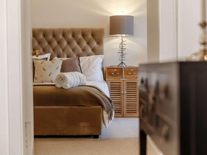 Travel cot, free WiFi, bed sheets - 4 Bed in Wick (oc-91390) (Wick)