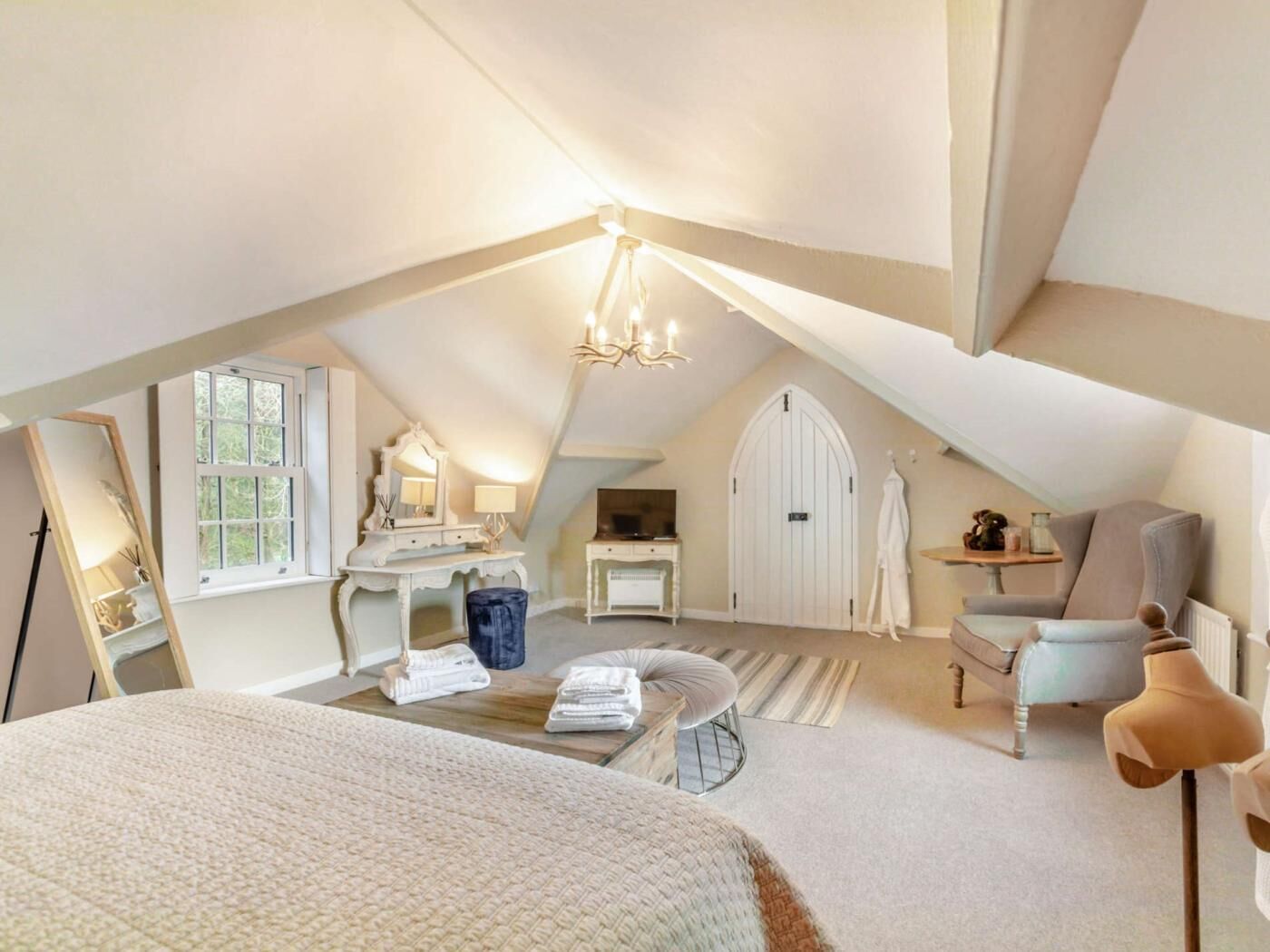 Travel crib, WiFi (free), bed sheets