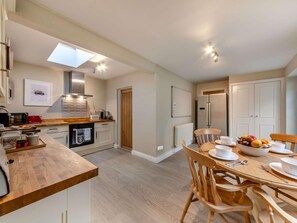 Oven, dishwasher, high chair, cookware/dishes/utensils - 2 Bed in Consett (oc-90576) (Shotley Low Quarter)