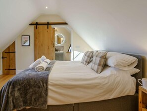 Iron/ironing board, travel cot, free WiFi, bed sheets - 3 Bed in Crickhowell (oc-90757) (Cwmdu)