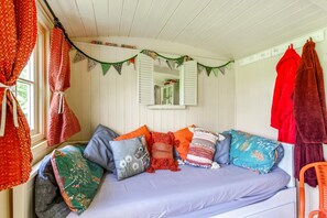 A cozy room with a bed, pillows, and a window with curtains. - 1 Bed in Lydney (oc-91373) (Bream)