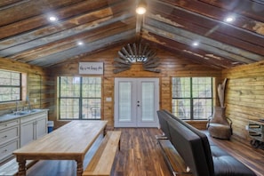 Interior - Riverfront Cabins  and  Vacation Homes (Rio Frio)