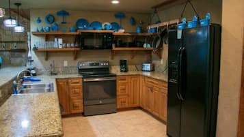 Coffee/tea maker, microwave, oven, stovetop