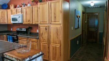 Coffee/tea maker, microwave, oven, stovetop