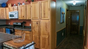 Coffee/tea maker, microwave, oven, stovetop