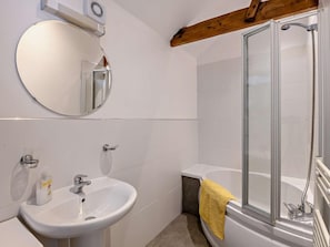 Towels - 3 Bed in Doncaster (oc-91307) (Mattersey)