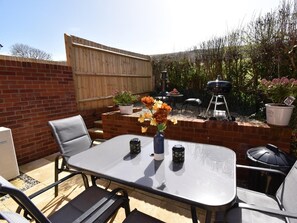 Outdoor dining - 2 Bed in West Lulworth (oc-91197) (West Lulworth)