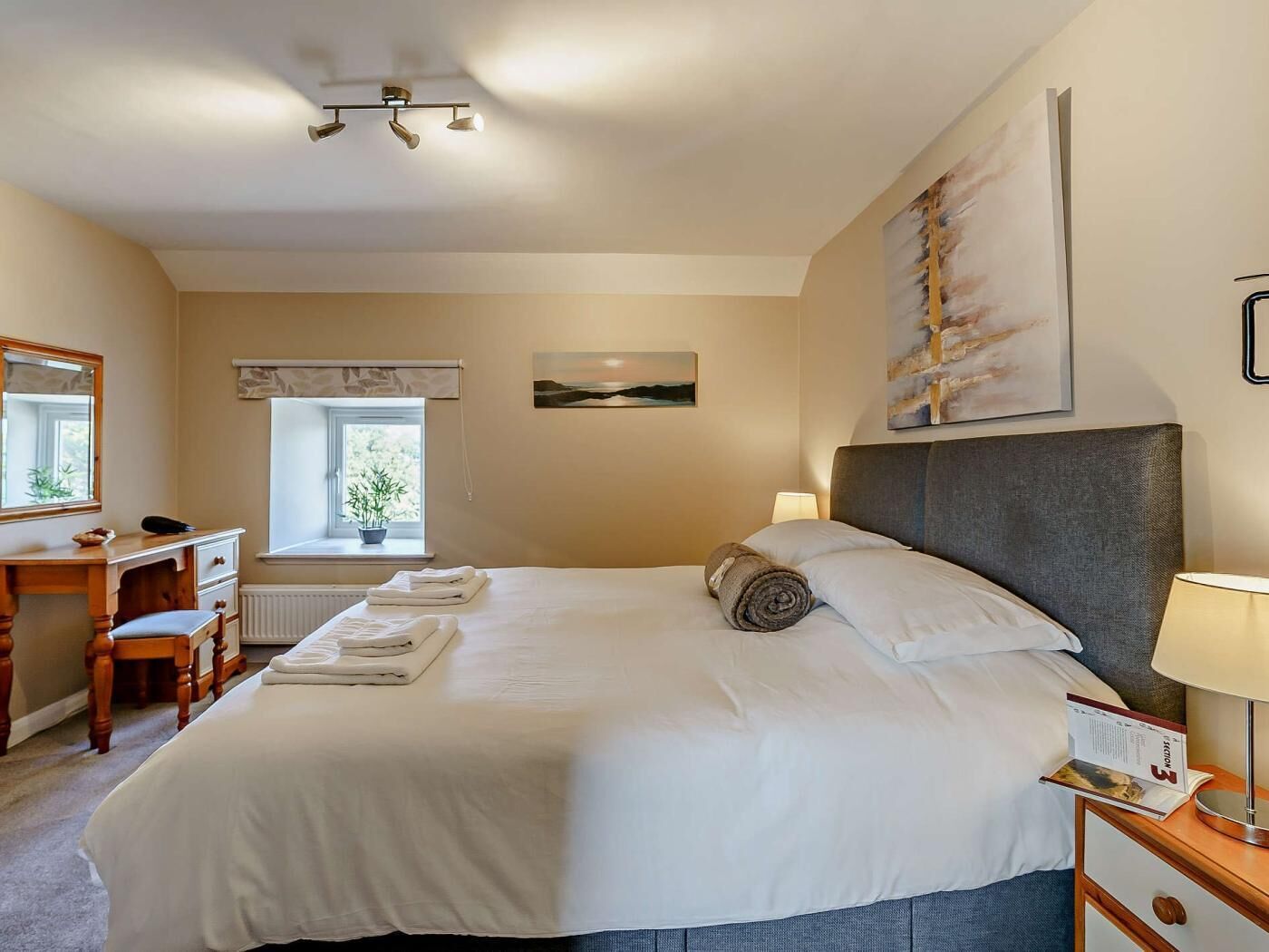 3 bedrooms, WiFi (free), bed sheets