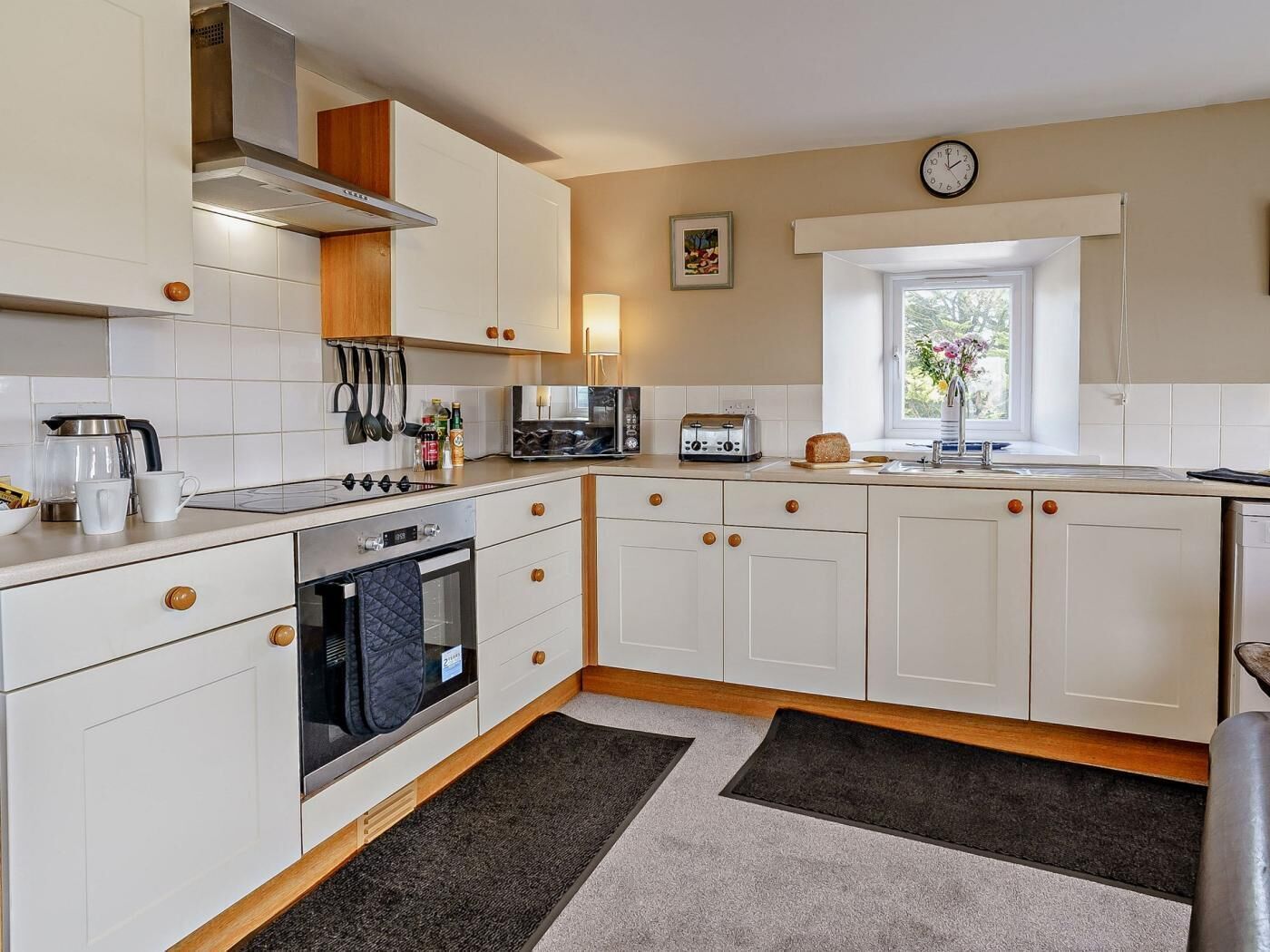 Oven, dishwasher, cookware/dishes/utensils