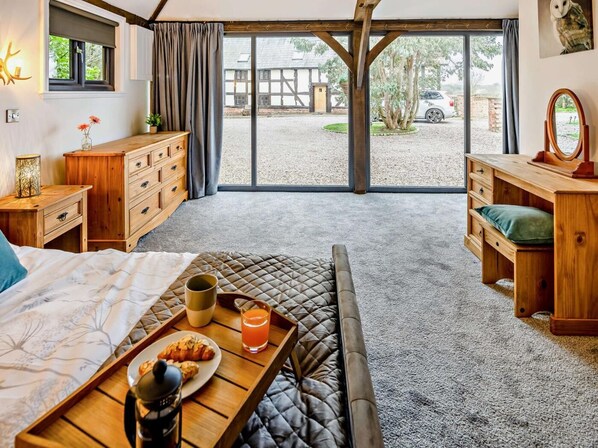 Bügeleisen/Bügelbrett, Reisekinderbett, kostenloses WLAN, Bettwäsche