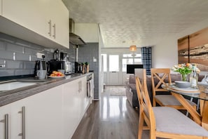 Oven, high chair, cookware/dishes/utensils - 2 Bed in Freshwater East (oc-91445) (Freshwater East)