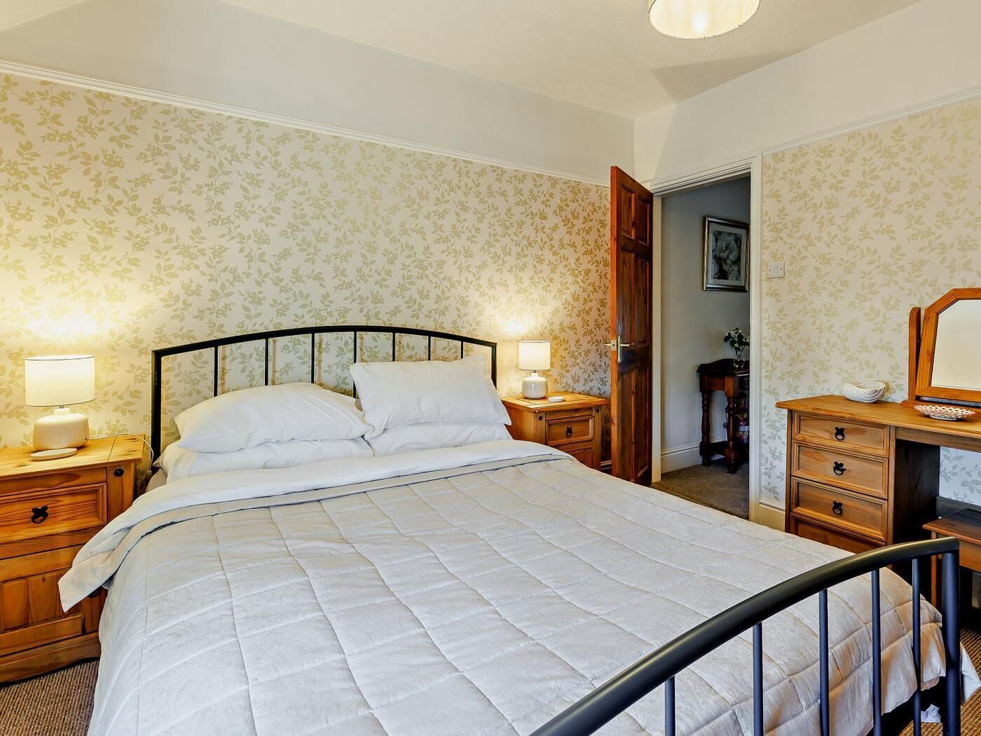 2 bedrooms, WiFi (free), bed sheets