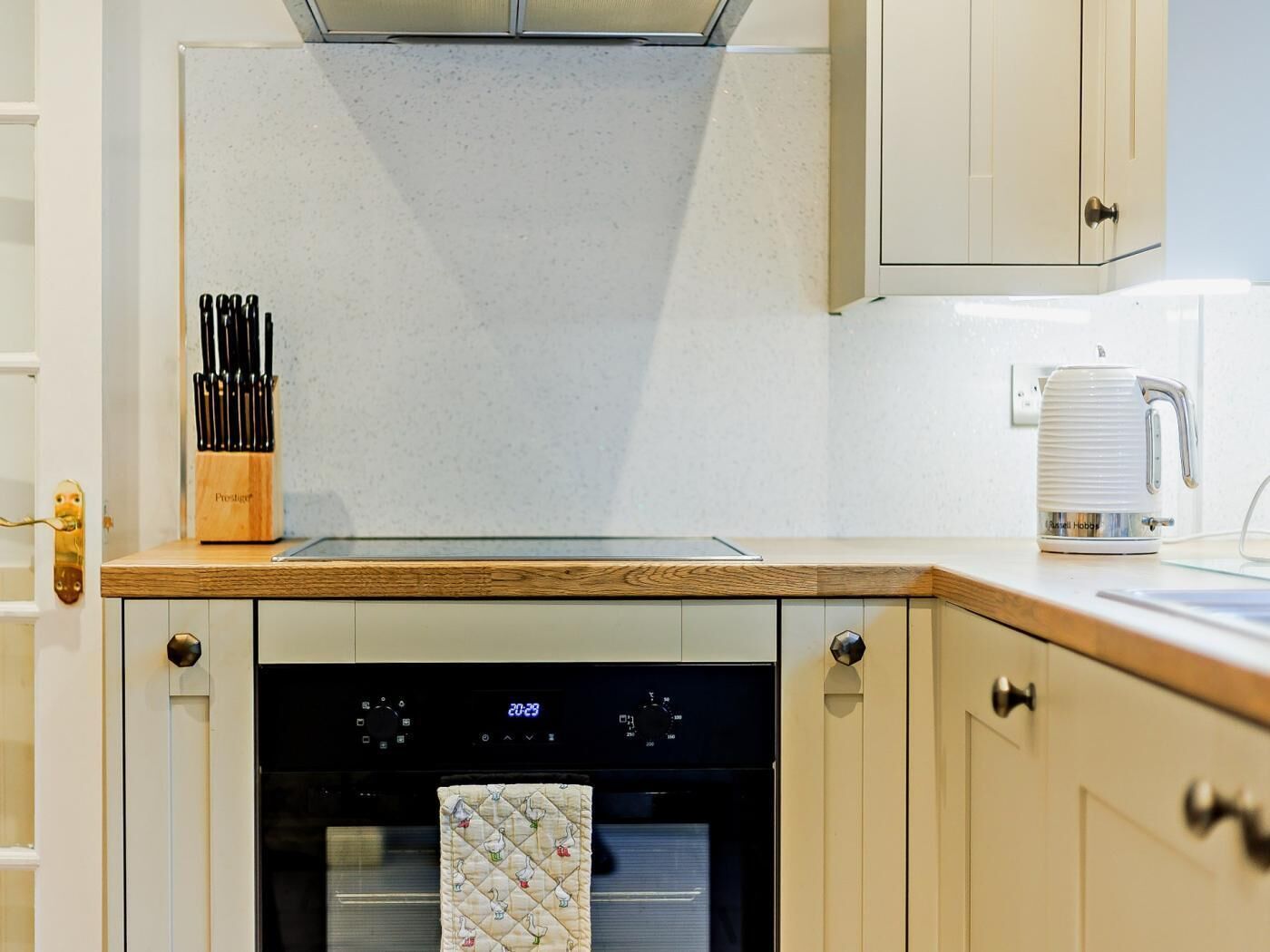 Oven, cookware/dishes/utensils