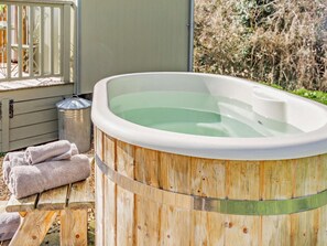 Outdoor spa tub - 1 Bed in Wrexham (oc-91509) (Pont-y-blew)
