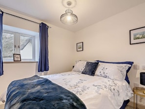A bedroom with a bed, a window with curtains, a picture on the wall, and a ceiling light fixture. - 2 Bed in Gloucester (oc-91603) (Upton Saint Leonards)