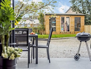 Outdoor dining - 2 Bed in Barnstaple (oc-91637) (Fremington)