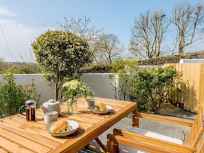 Outdoor dining - 1 Bed in Ilfracombe (oc-91651) (Ilfracombe)