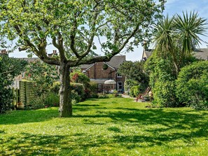 Property grounds - 2 Bed in Poole (oc-91757) (Poole)