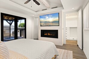 3 bedrooms, iron/ironing board, free WiFi, bed sheets - Charming 3BR/2.5BA El Segundo Home w/ Hot Tub + W/D (El Segundo)