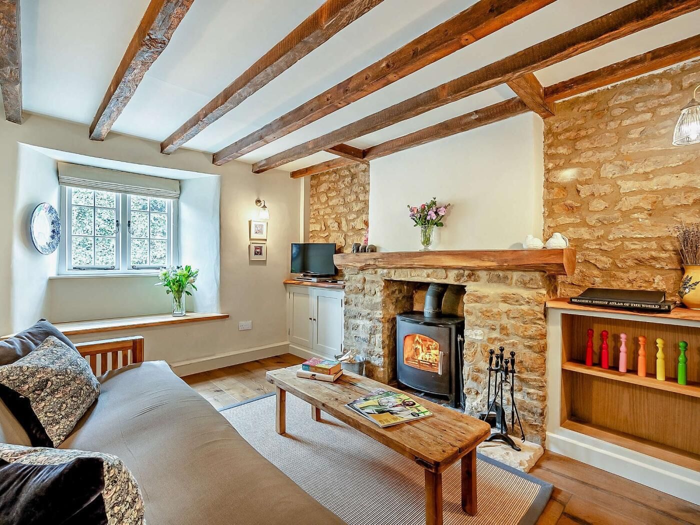 TV, fireplace