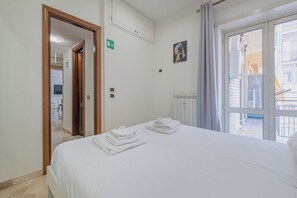 2 bedrooms, desk, WiFi (free), bed sheets - 2-bedroom apartment • St. Paul's Basilica • Metro B, 600 meters • A/C (Roma)