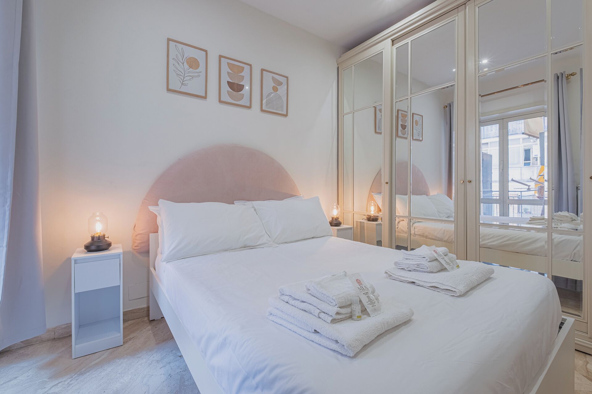 2 camere, una scrivania, Wi-Fi gratuito, lenzuola