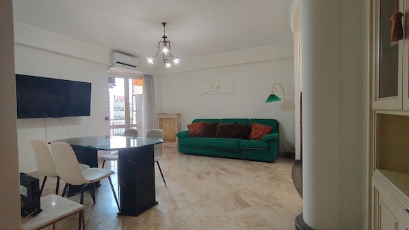 Smart TV - 2-bedroom apartment • St. Paul's Basilica • Metro B, 600 meters • A/C (Roma)