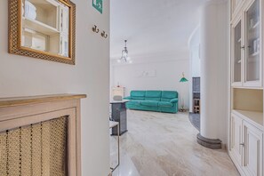 Unclassified image, 5 of 27, button - 2-bedroom apartment • St. Paul's Basilica • Metro B, 600 meters • A/C (Roma)