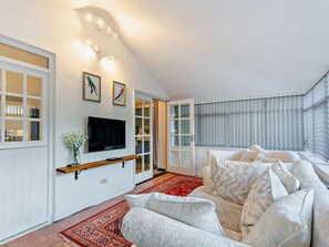 TV, fireplace - 3 Bed in Harrogate (oc-92158) (Harrogate)