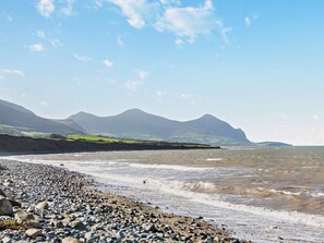 Beach - 2 Bed in Caernarfon (oc-92082) (Aberdesach)