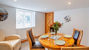 Dining - 2 Bed in Caernarfon (oc-92082) (Aberdesach)