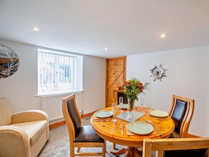 Dining - 2 Bed in Caernarfon (oc-92082) (Aberdesach)