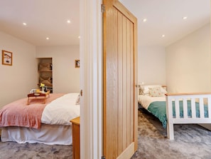Free WiFi, bed sheets - 2 Bed in Aberdovey (oc-91962) (Aberdovey)
