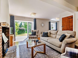TV, fireplace - 3 Bed in Dorchester (oc-92414) (West Dorset District)