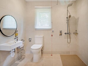 A bathroom with a toilet, sink, shower, and window with blinds. - 2 Bed in Swansea (oc-91728) (Upper Killay)