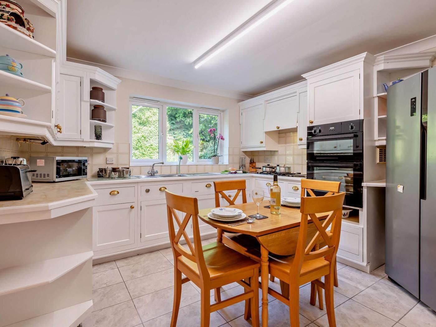 Microwave, oven, cookware/dishes/utensils