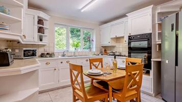Microwave, oven, cookware/dishes/utensils