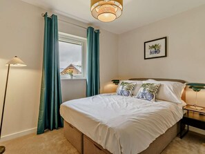 Travel cot, free WiFi - 2 Bed in Swansea (oc-91726) (Upper Killay)