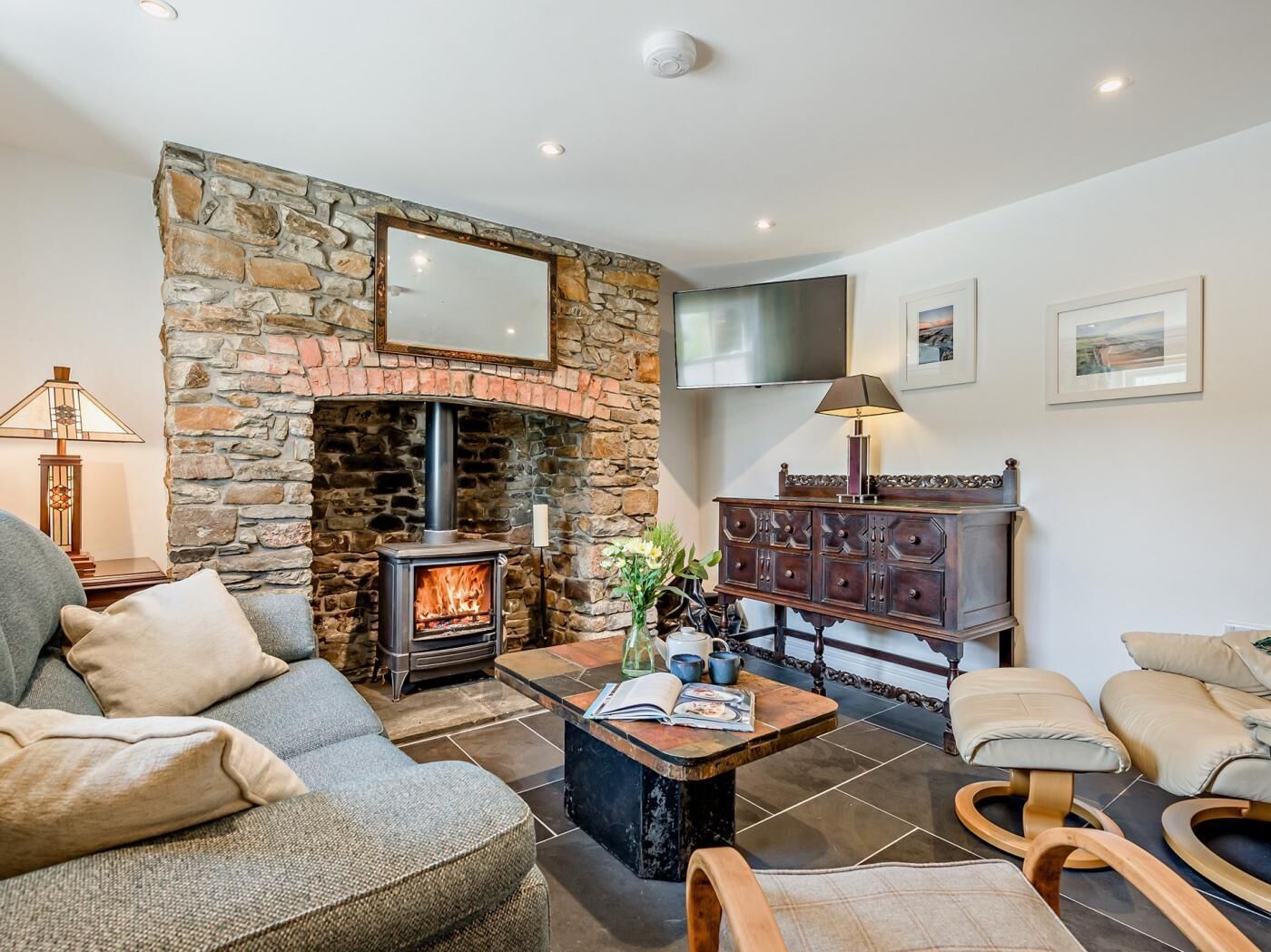 TV, fireplace